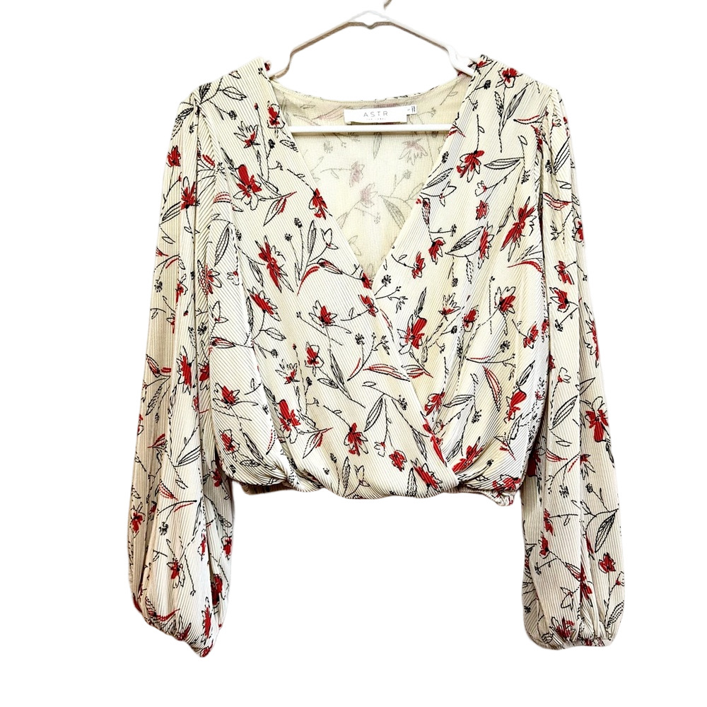 ASTR THE LABEL Pleated Poet Sleeve Cinch Waist Blouse - Picture 1 of 12